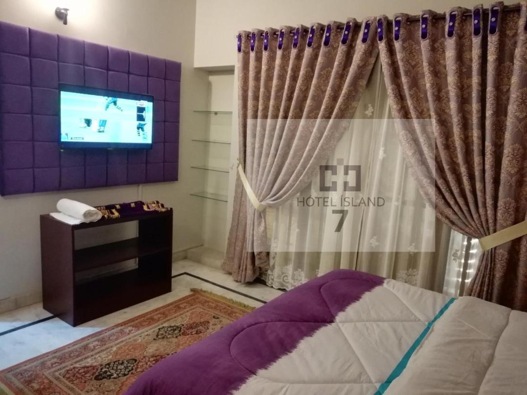 Hotel 7Island Karachi Exteriör bild