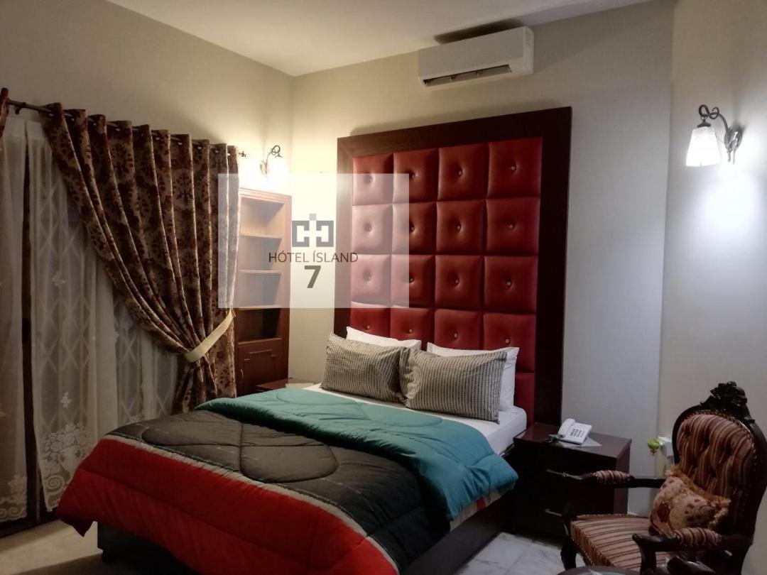 Hotel 7Island Karachi Exteriör bild