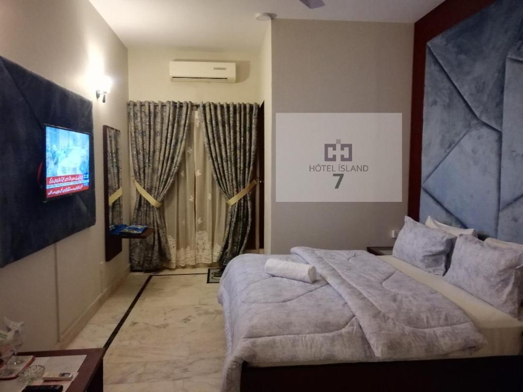 Hotel 7Island Karachi Exteriör bild