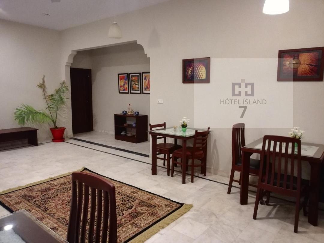Hotel 7Island Karachi Exteriör bild